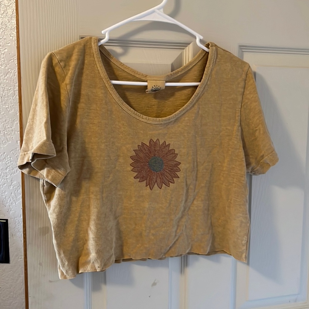 Crop top with sunflower
